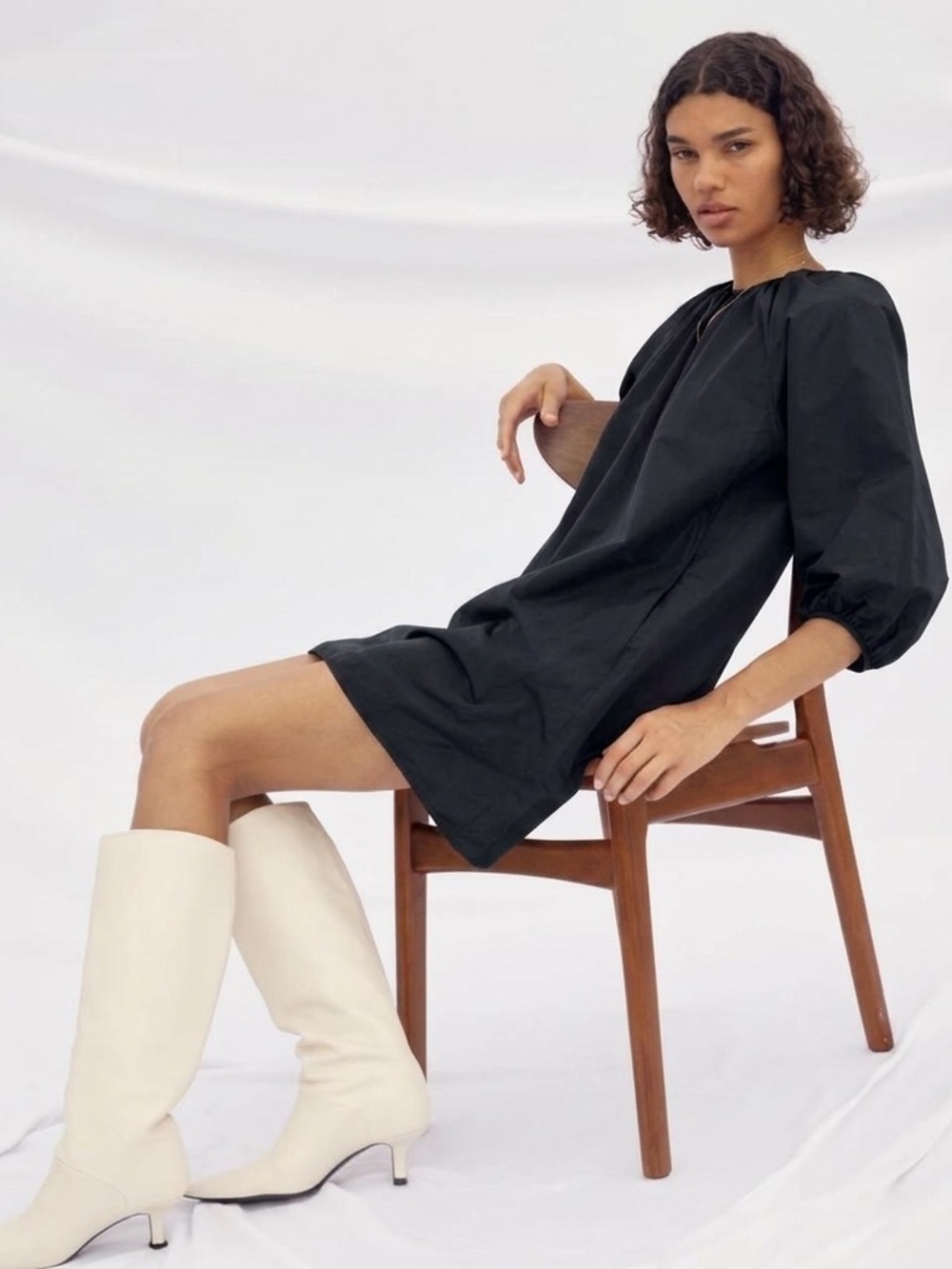Aritzia Wilfred Sz M Cava Taffeta Black Puff Sleeves Short Minimalist Dress